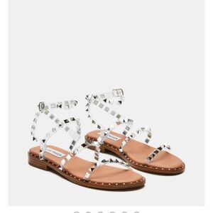 Steve Madden Travel Sandal in clear. Still in great condition. Size 7.5